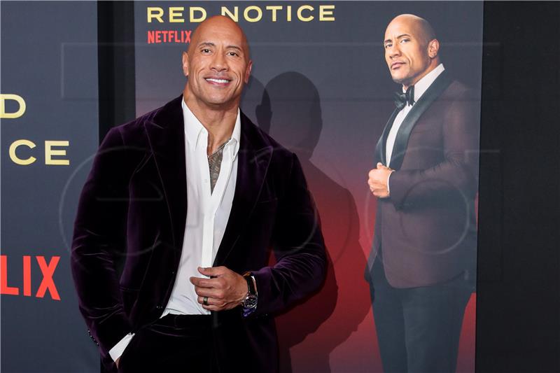 Dwayne Johnson na Božić iznenadio majku skupocjenim Cadillacom