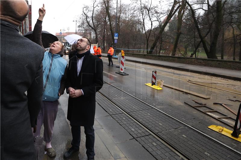 Ribnjak i Langov trg bez vode zbog puknuća cijevi