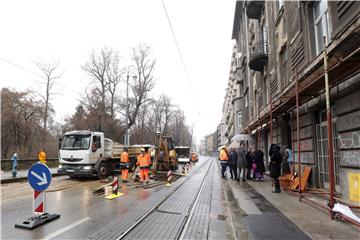 Ribnjak i Langov trg bez vode zbog puknuća cijevi