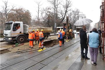 Ribnjak i Langov trg bez vode zbog puknuća cijevi