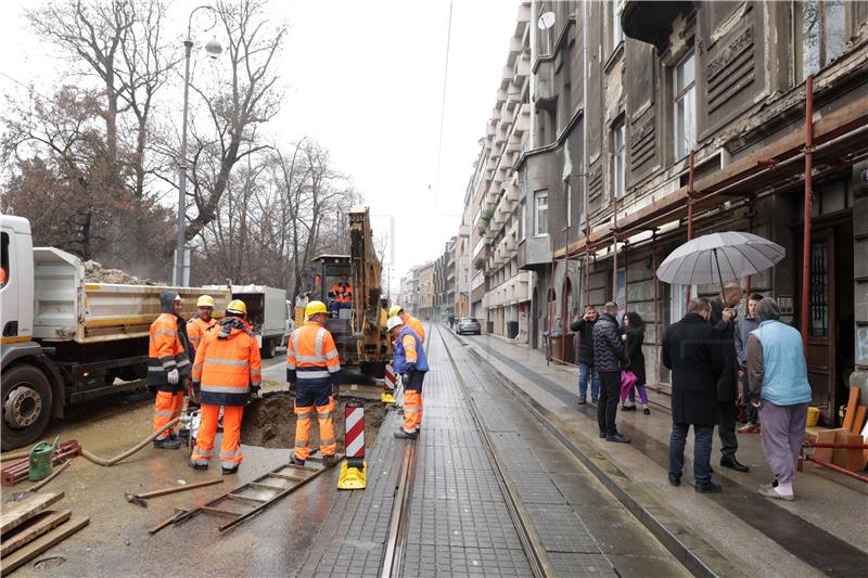 Ribnjak i Langov trg bez vode zbog puknuća cijevi