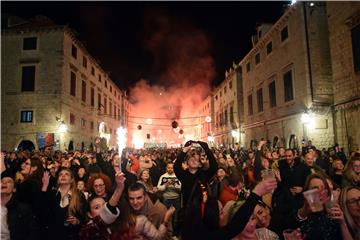 Dubrovčani i gosti Novu godinu dočekali na Stradunu