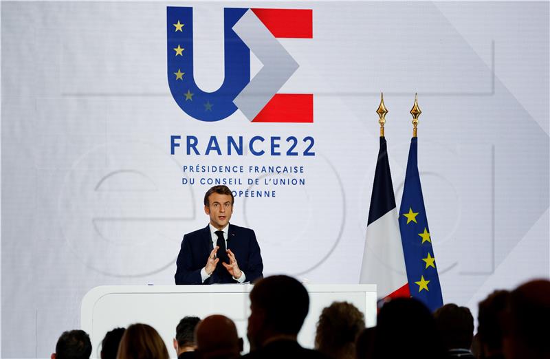 Macron: Pred Francuskom teški tjedni uz rekordne brojeve oboljelih od koronavirusa