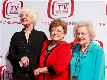 (FILE) USA CINEMA BETTY WHITE OBIT