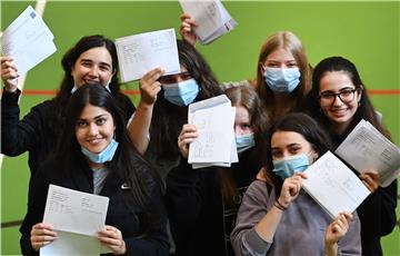 Vlasti će tražiti od engleskih učenika da nose maske u školama