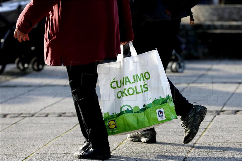 Od 1. siječnja zabranjeno stavljanje na tržište laganih plastičnih vrećica