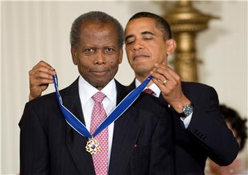 Umro Sidney Poitier, prva crnačka zvijezda Hollywooda