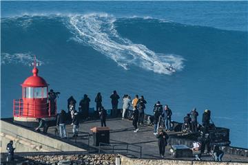 PORTUGAL SURFING BIG WAVE