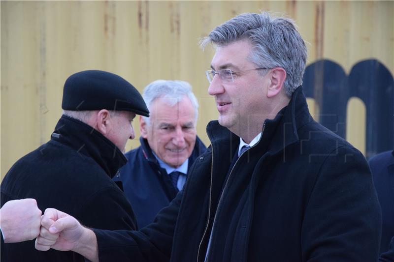 Premijer Plenković obišao gradilište Pelješkog mosta