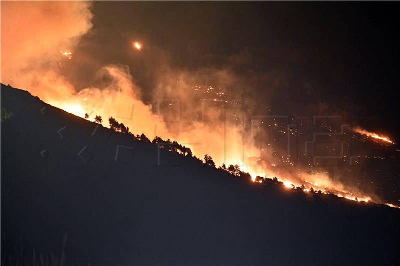 Požar u Lokvi Rogoznici kraj Omiša