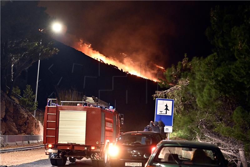 Požar u Lokvi Rogoznici kraj Omiša