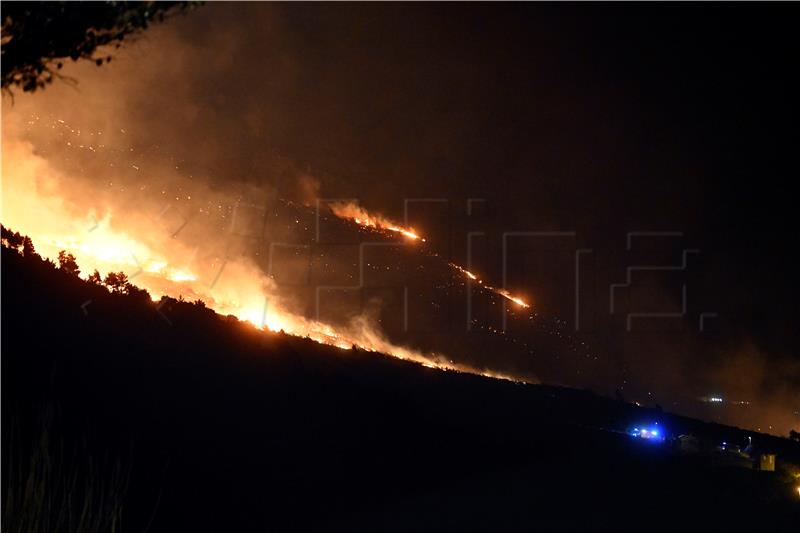 Požar u Lokvi Rogoznici kraj Omiša