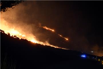 Požar u Lokvi Rogoznici kraj Omiša