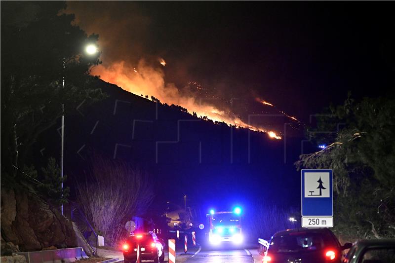 Požar u Lokvi Rogoznici kraj Omiša