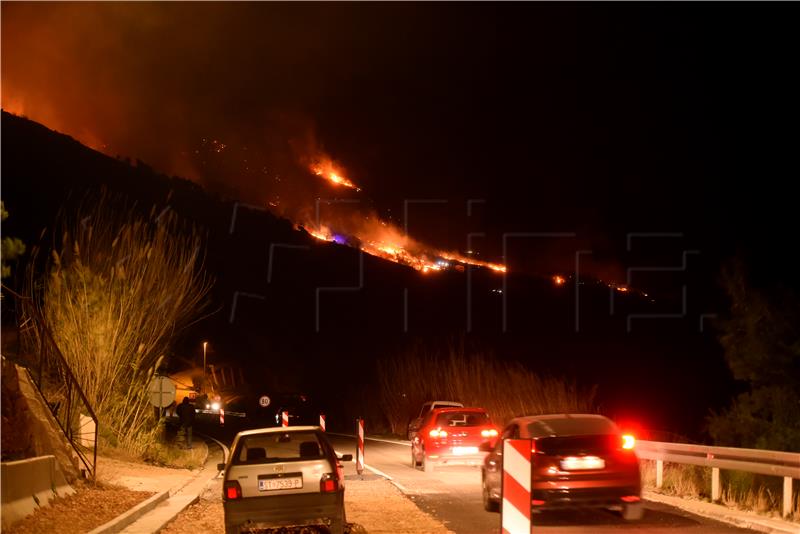 Požar u Lokvi Rogoznici kraj Omiša