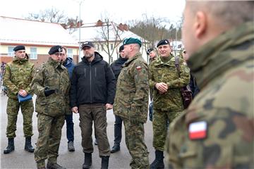 Ministar Banožić s pripadnicima 8. HRVCON-a u Poljskoj