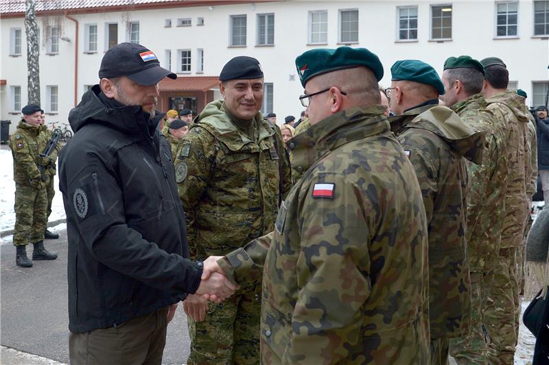 Ministar Banožić s pripadnicima 8. HRVCON-a u Poljskoj