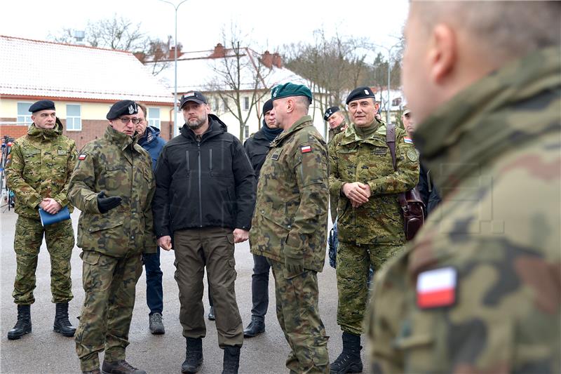 Banožić u Poljskoj zahvalio hrvatskim vojnicima na angažmanu u misiji NATO-a 