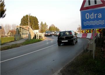 Autocesta A11 u zastoju, ali most i prilaznica napreduju