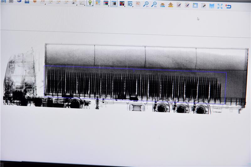Na Bajakovu dosad najveća zapljena tableta na hrvatskim prijelazima  