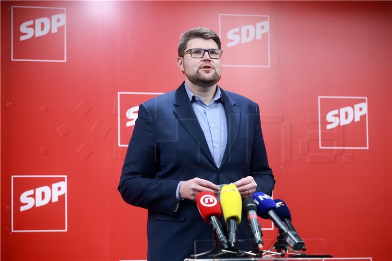 Predsjednik SDP-a Peđa Grbin dao izjavu za medije