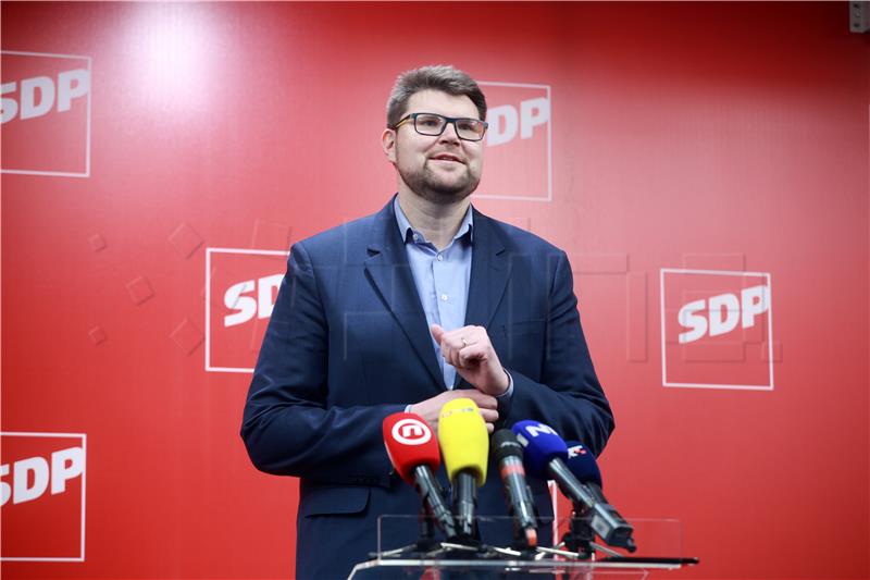 Predsjednik SDP-a Peđa Grbin dao izjavu za medije