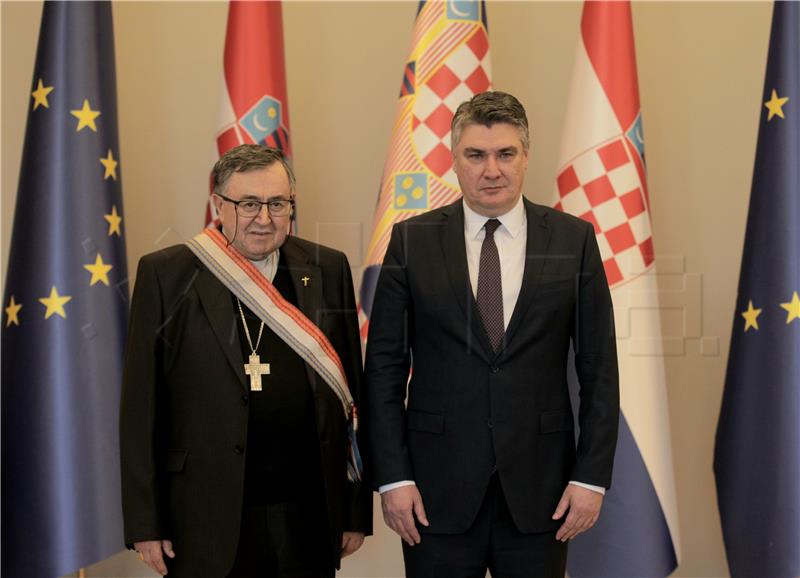 Croatian president decorates Cardinal Puljić