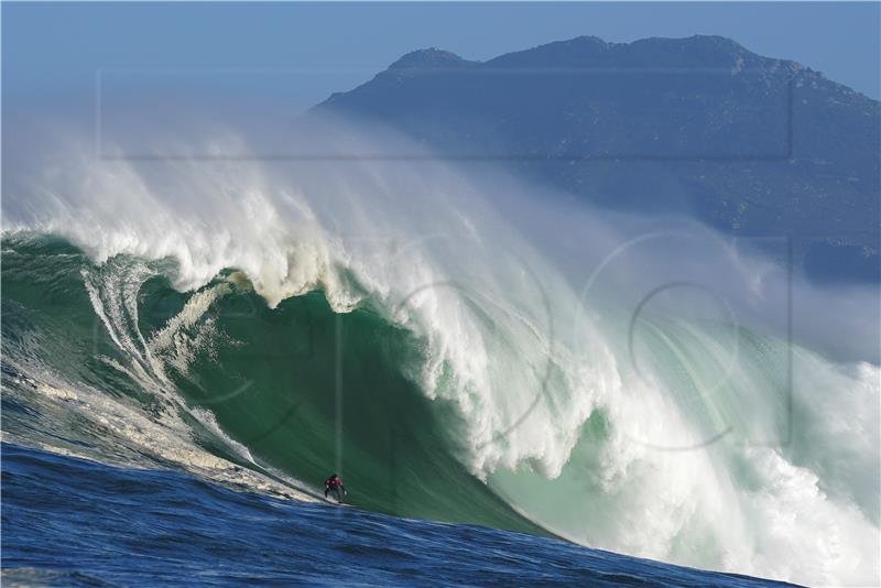 SOUTH AFRICA BIG WAVE SURFING