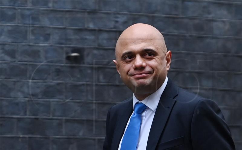 Javid: Britanija će morati naučiti živjeti s covidom 