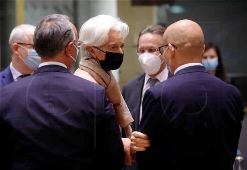 Prebrzo podizanje kamatnih stopa zakočilo bi gospodarstvo - Lagarde