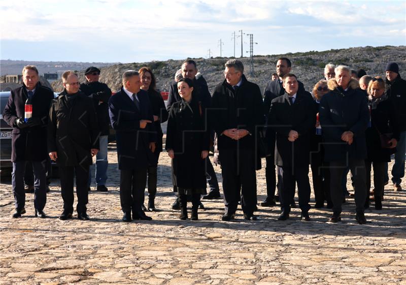 Plenković i Gotovina odali počast poginulim braniteljima u VRO Maslenica '93