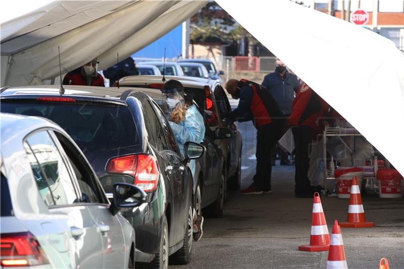 Gužva na Zagrebačkom velesajmu gdje se vrši testiranje na Covid 19