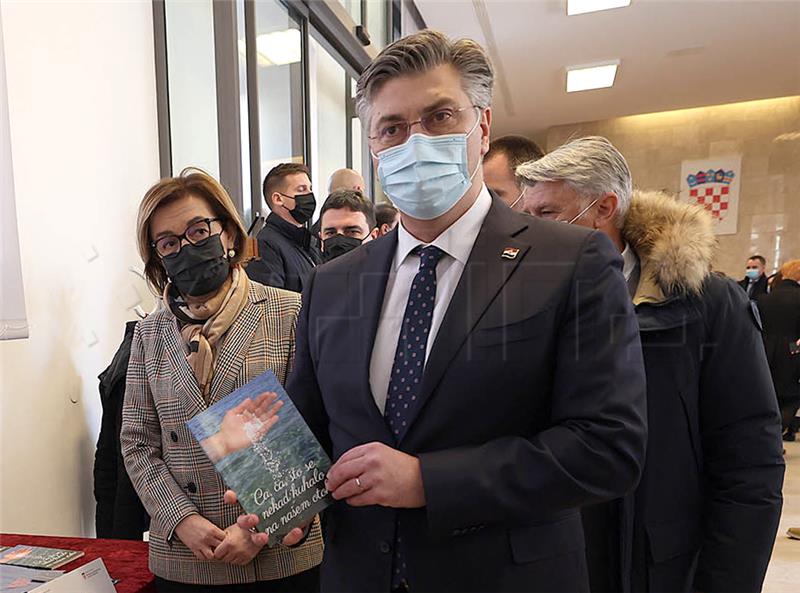 Pag: Plenković na dodjeli priznanja Hrvatski otočni proizvod za 2020. i 2021.