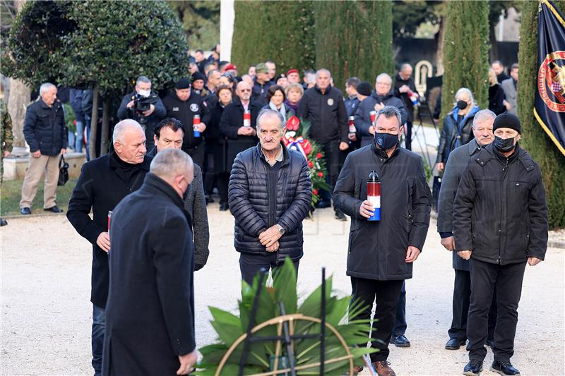 Povodom 29. godišnjice VRO Maslenica '93 položeni vijenci na groblju u Zadru