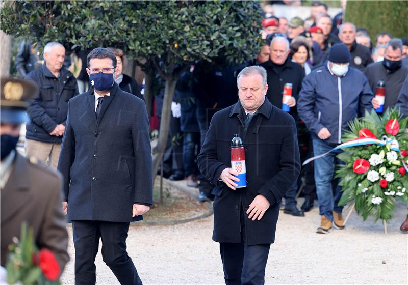 Povodom 29. godišnjice VRO Maslenica '93 položeni vijenci na groblju u Zadru