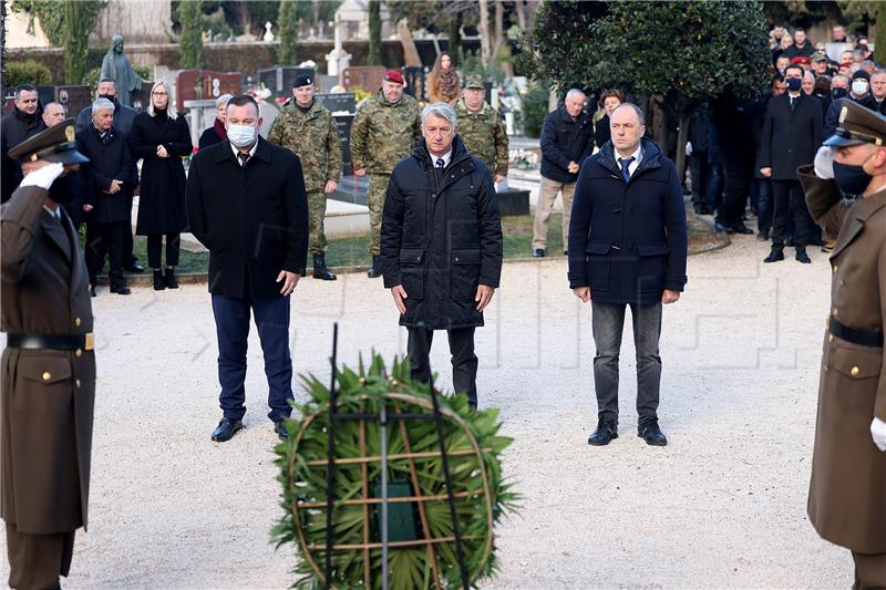 Povodom 29. godišnjice VRO Maslenica '93 položeni vijenci na groblju u Zadru