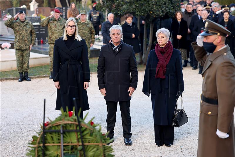 Povodom 29. godišnjice VRO Maslenica '93 položeni vijenci na groblju u Zadru