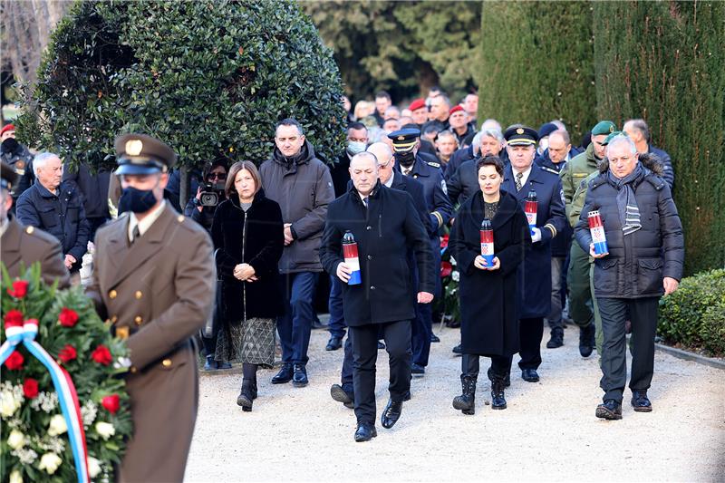 Povodom 29. godišnjice VRO Maslenica '93 položeni vijenci na groblju u Zadru