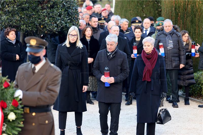 Povodom 29. godišnjice VRO Maslenica '93 položeni vijenci na groblju u Zadru