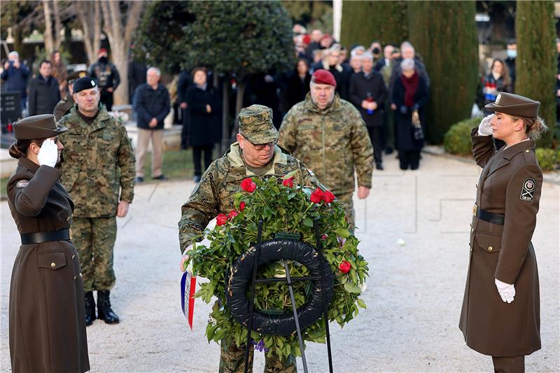 Povodom 29. godišnjice VRO Maslenica '93 položeni vijenci na groblju u Zadru