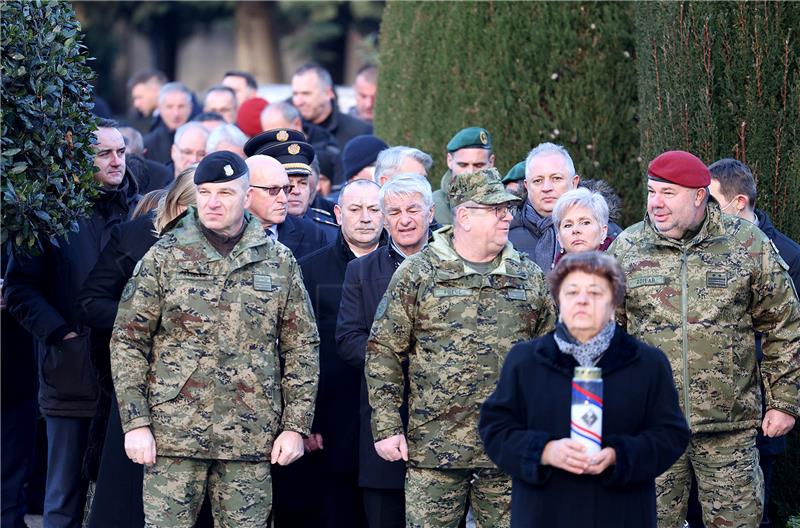 Povodom 29. godišnjice VRO Maslenica '93 položeni vijenci na groblju u Zadru