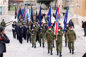 Zadar: Mimohod postrojbi sudionica operacije povodom 29. obljetnice VRO Maslenica