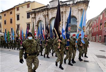 Zadar: Mimohod postrojbi sudionica operacije povodom 29. obljetnice VRO Maslenica