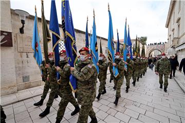 Zadar: Mimohod postrojbi sudionica operacije povodom 29. obljetnice VRO Maslenica