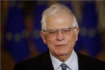 Borrell: EU zasad ne planira povući obitelji svojih diplomata iz Ukrajine