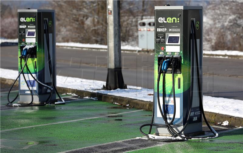 HEP počeo naplaćivati punjenje električnih automobila na nizu lokacija na autocestama