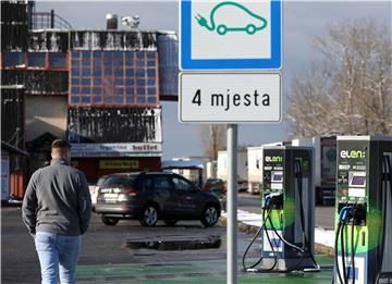 HEP počeo naplaćivati punjenje električnih automobila na nizu lokacija na autocestama