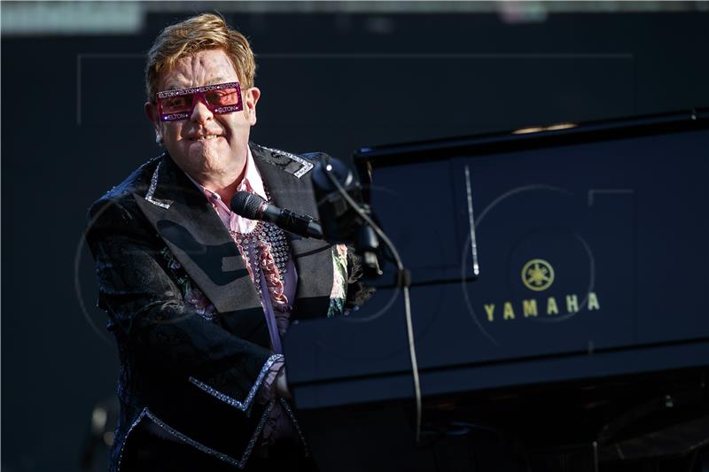 Elton John pozitivan na covid, odgodio dva koncerta u Dallasu 