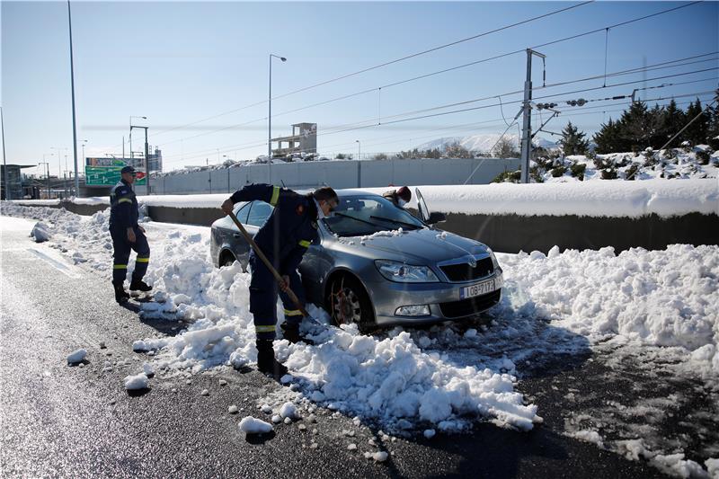 GREECE WEATHER SNOW