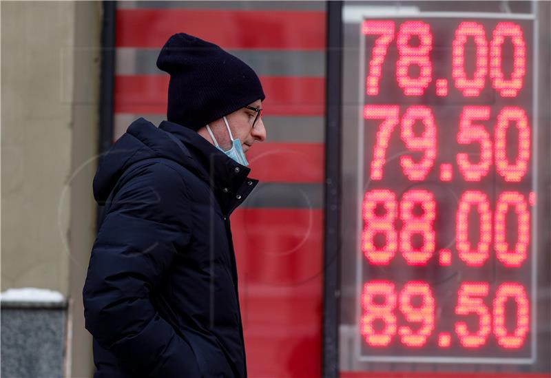 RUSSIA UKRAINE CRISIS ECONOMY RUBLE